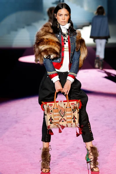 Look 14